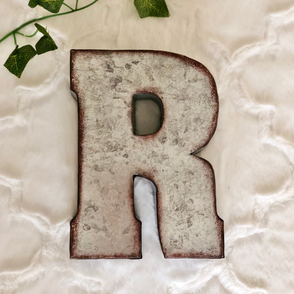 Rustic metal letter ‘R’